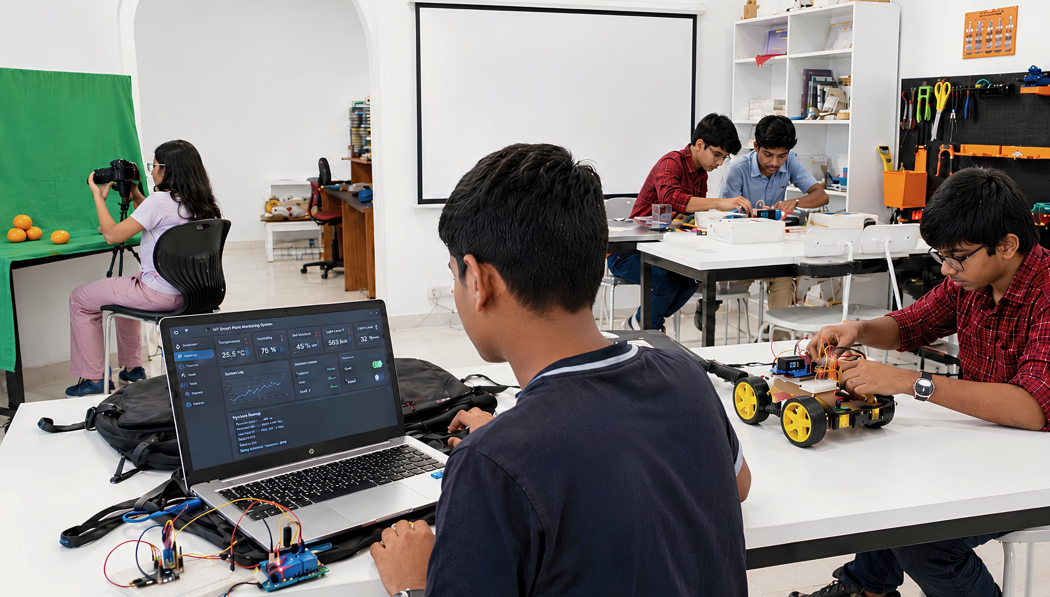 Meu Labs students learning coding, electronics, robotics, and digital media